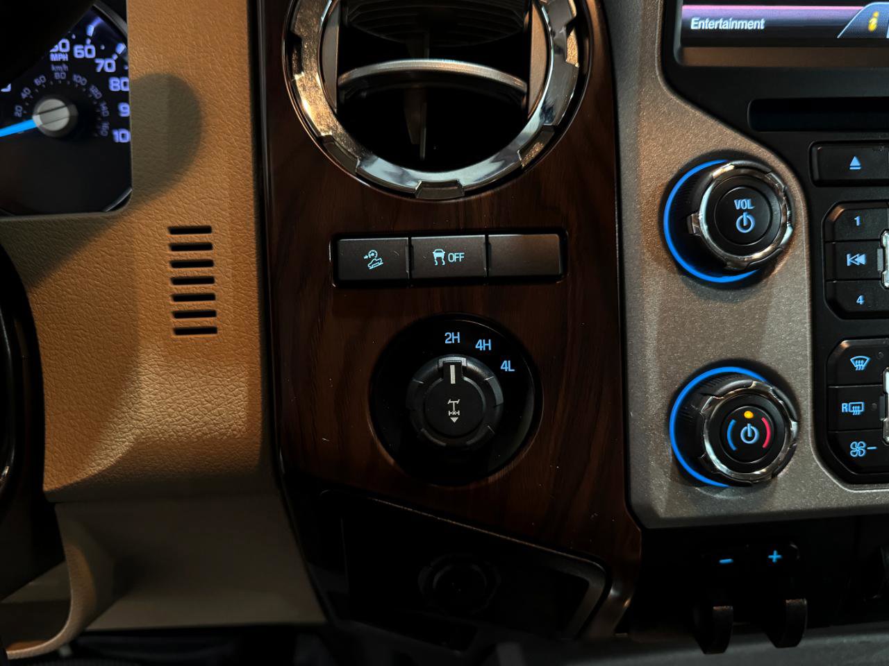 Used 2014 Ford F250 Lariat w/ Lariat Ultimate Package image 25