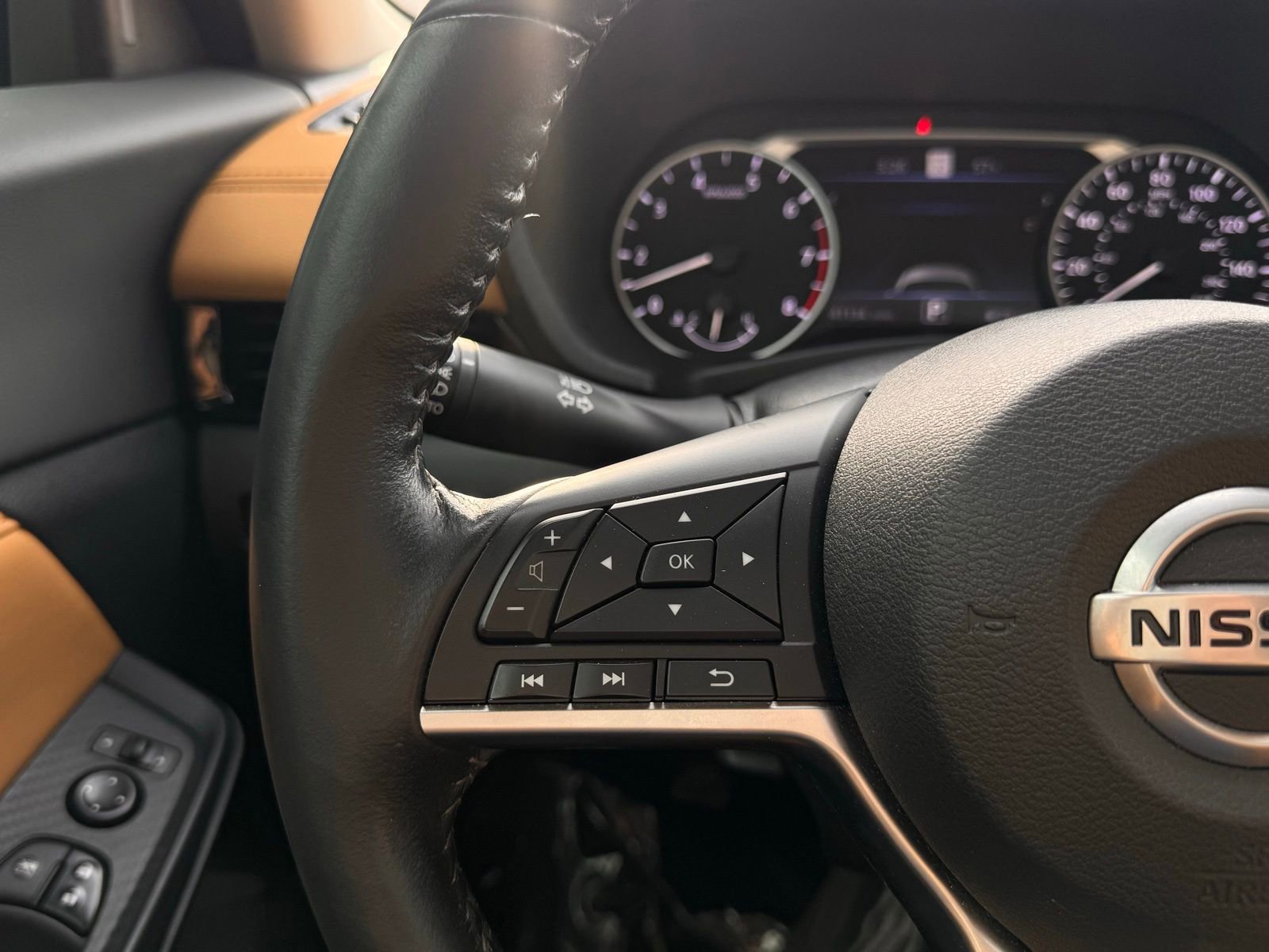 Used 2022 Nissan Sentra SV w/ SV Premium Package image 32