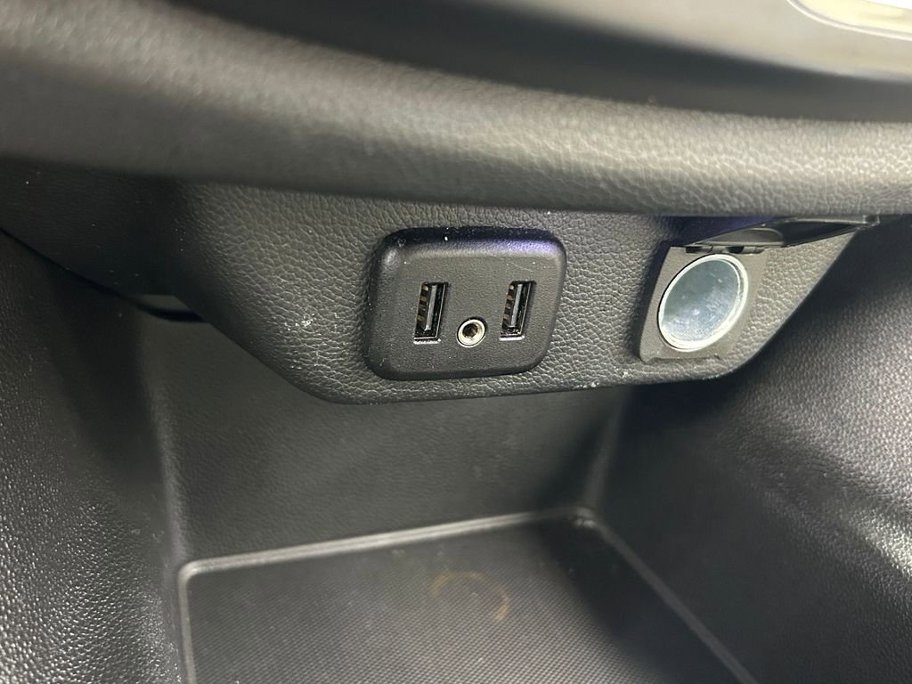 Used 2022 Chevrolet Traverse LS image 20