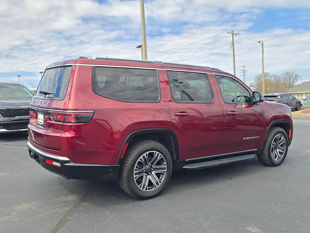 Used 2023 Jeep Wagoneer 4WD w/ Premium Group I image 3