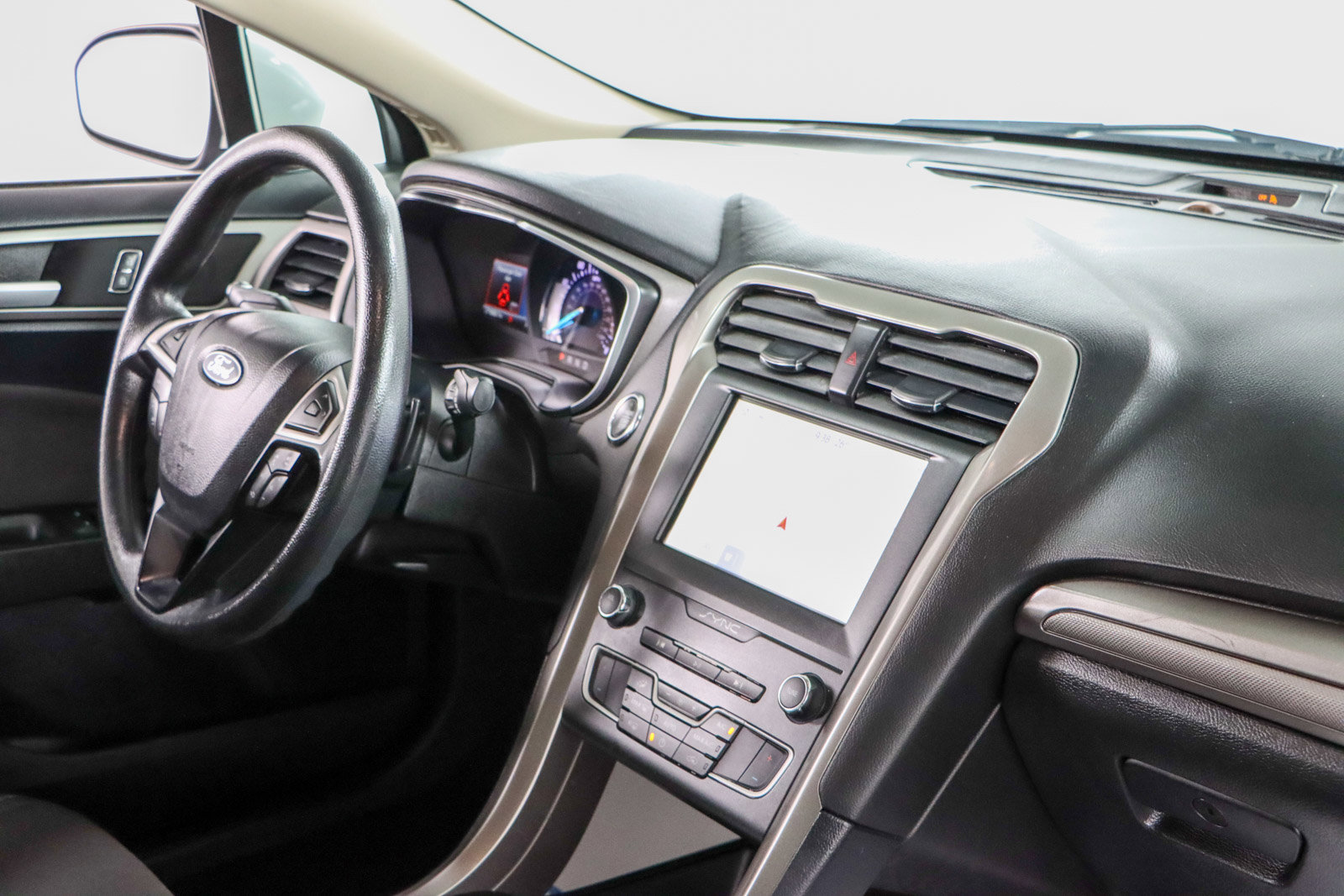 Used 2019 Ford Fusion SE image 25