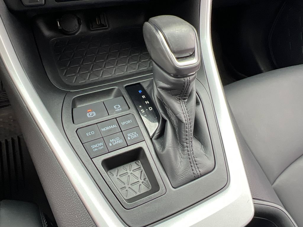 Used 2020 Toyota RAV4 XLE Premium image 24