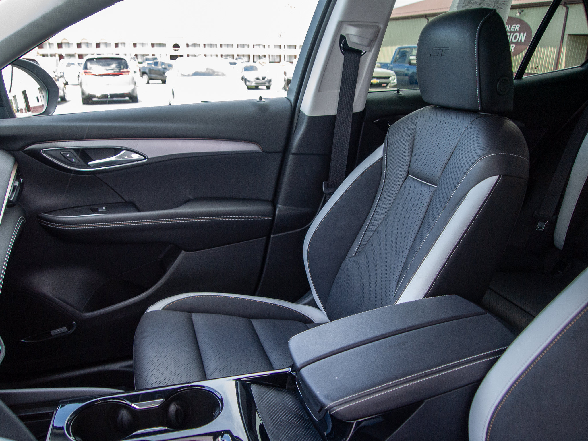 Used 2025 Buick Envision Sport Touring AWD/4WD image 14