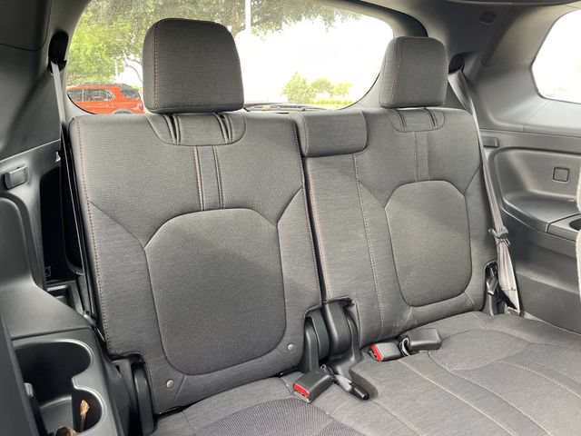 Used 2025 Honda Pilot Sport image 28