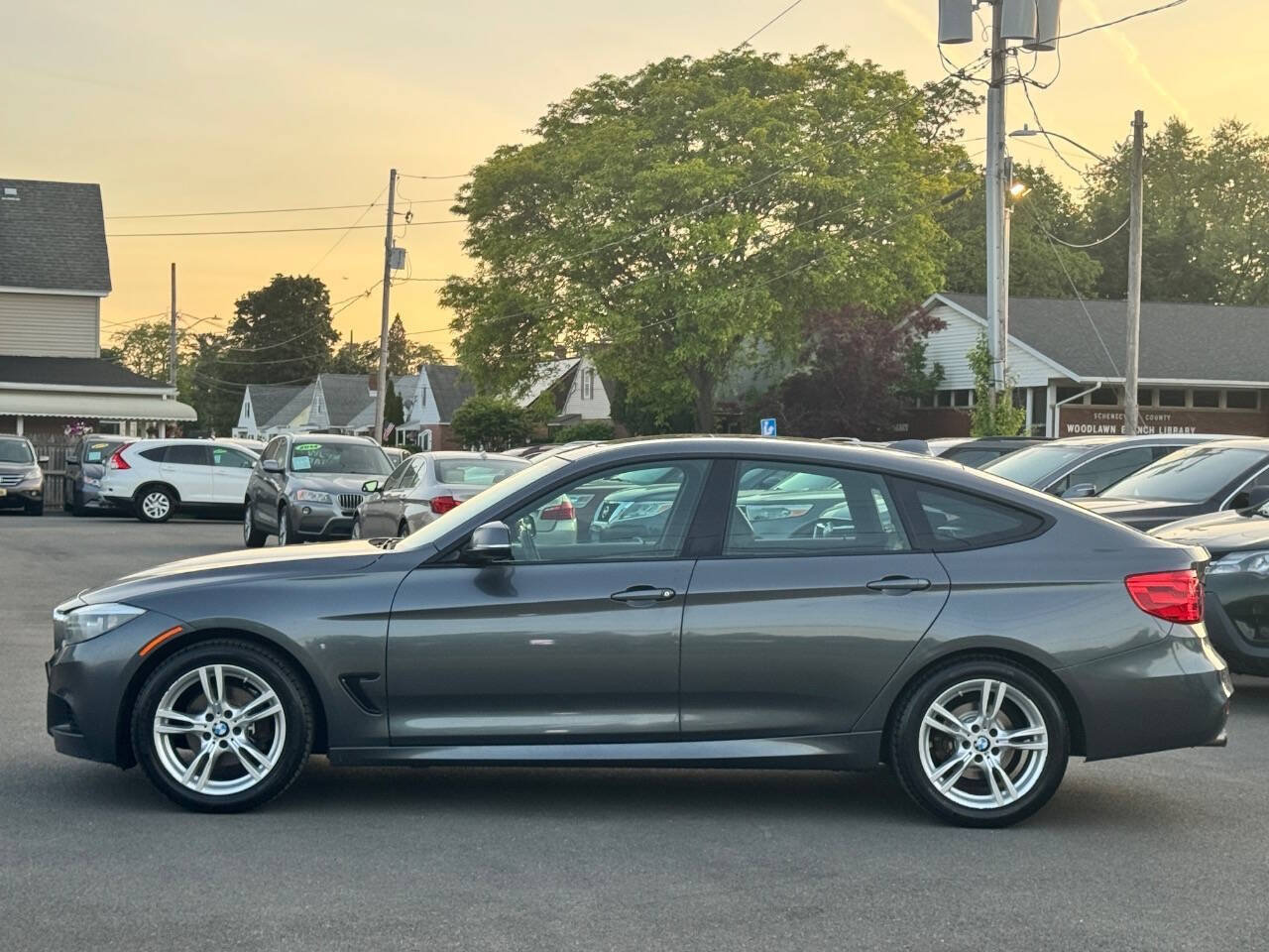 Used 2016 BMW 328i Gran Turismo xDrive AWD/4WD image 3