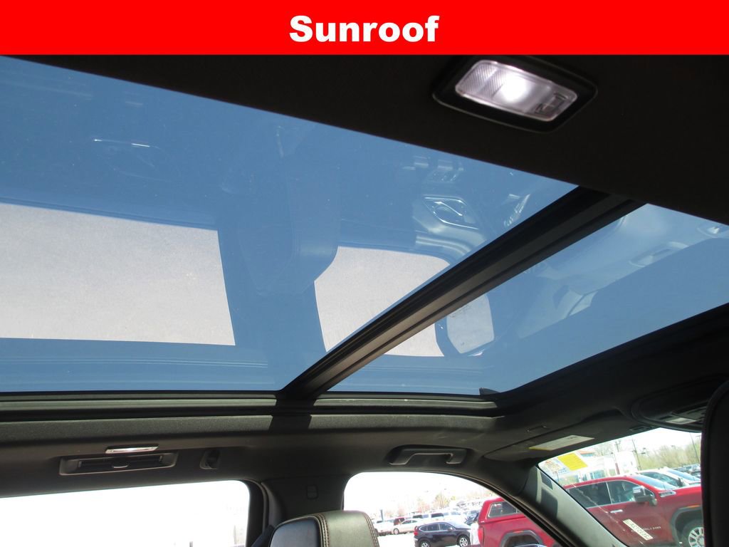 Used 2023 Chevrolet Suburban RST w/ Luxury Package image 17