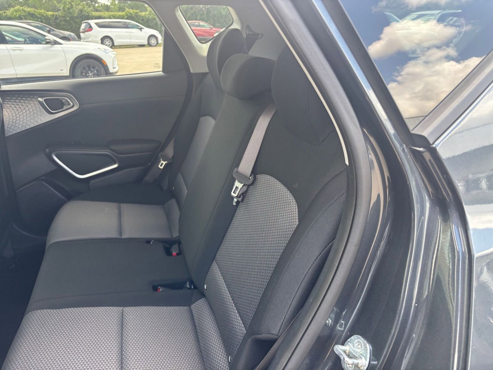 Used 2025 Kia Soul LX w/ LX Technology Package FWD image 37