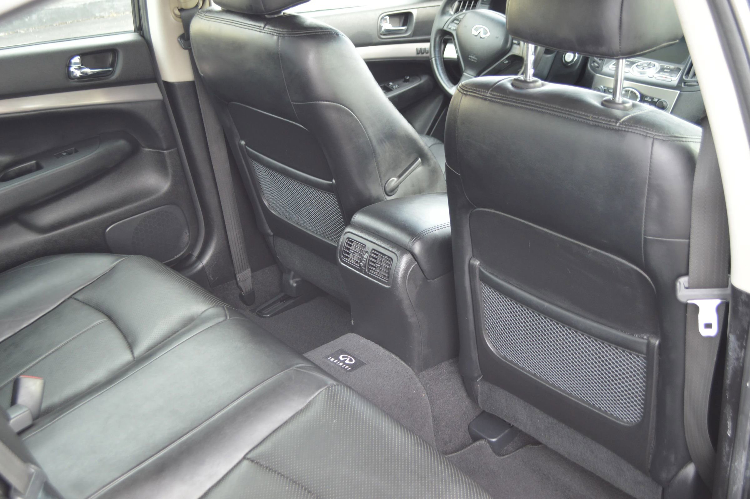 Used 2011 INFINITI G37 x Sedan w/ Premium Pkg image 22