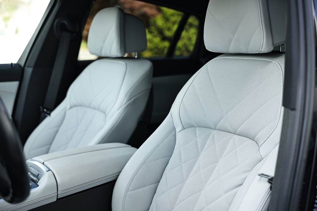 Certified 2024 BMW X6 M60i image 23