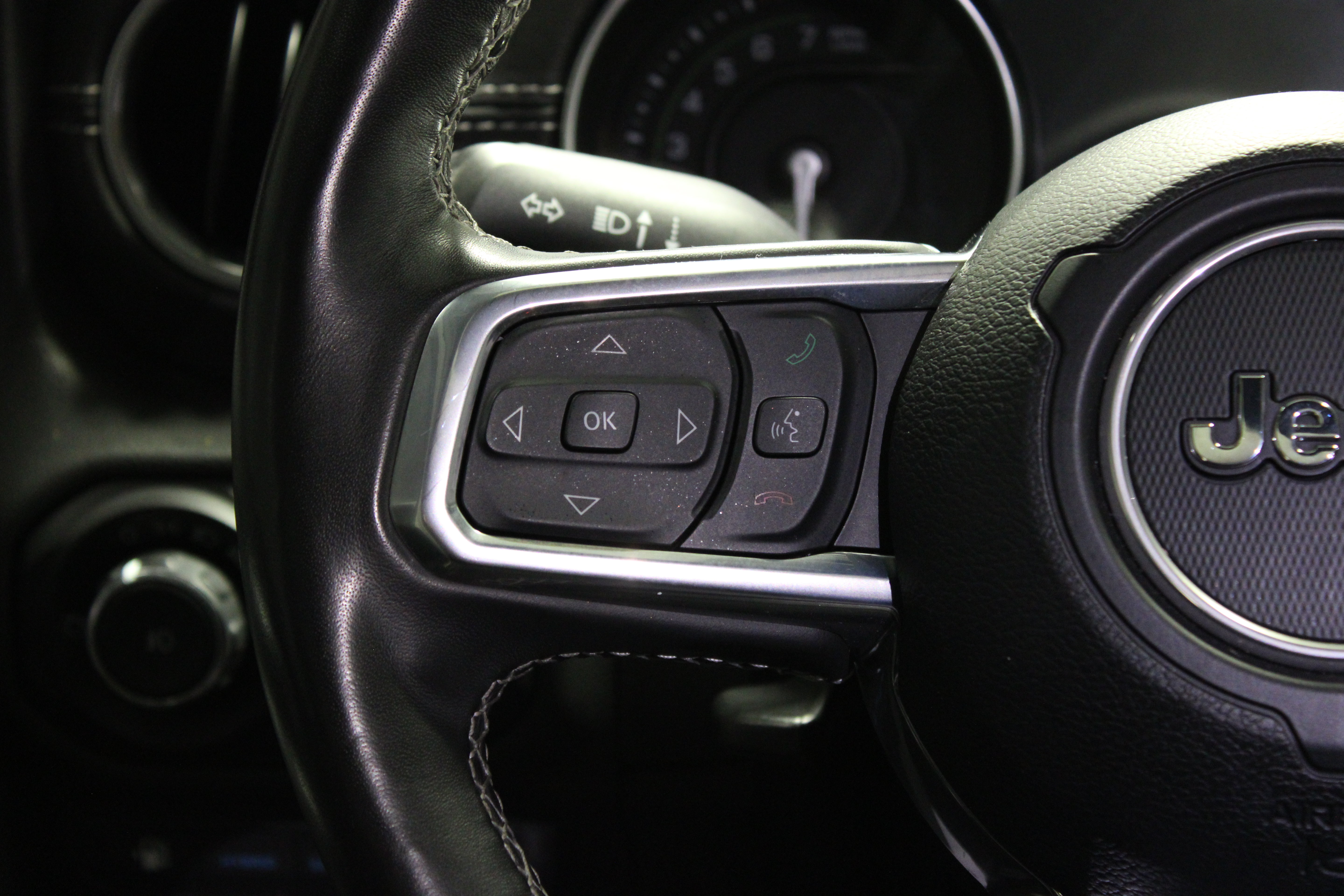 Used 2023 Jeep Wrangler Unlimited Sahara w/ Cold Weather Group AWD/4WD image 23