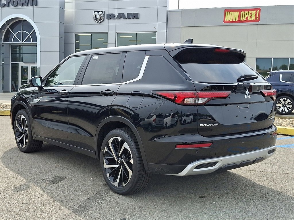 New 2025 Mitsubishi Outlander SE image 3