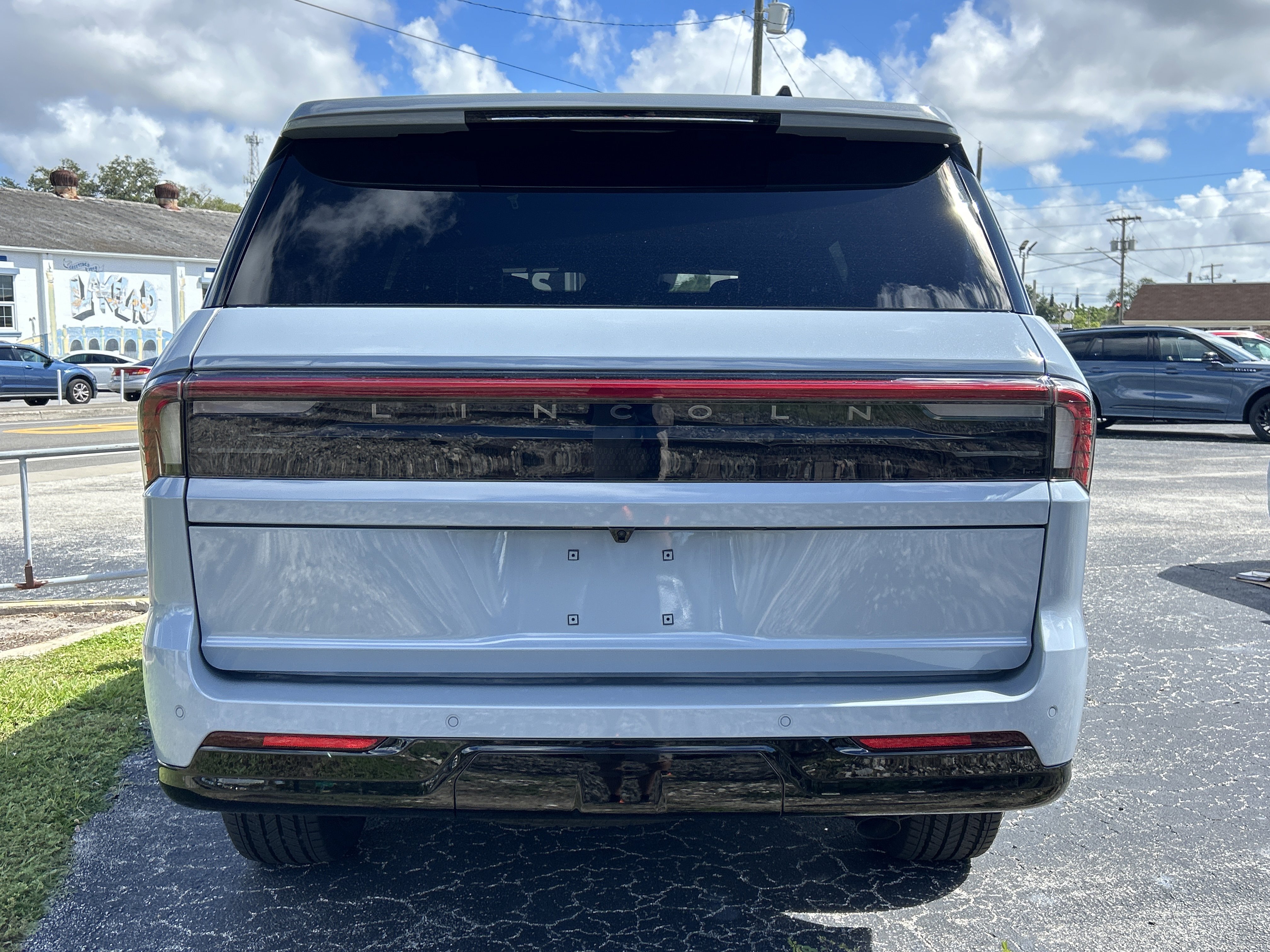 New 2025 Lincoln Navigator Reserve w/ Jet Appearance Package AWD/4WD image 4