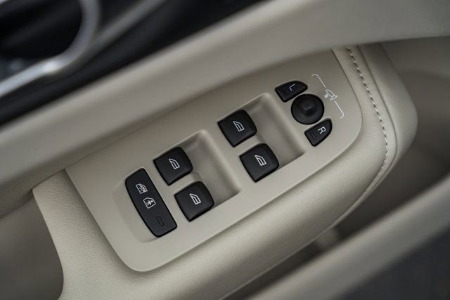 New 2026 Volvo XC60 B5 Ultra w/ Protection Package Premier image 38