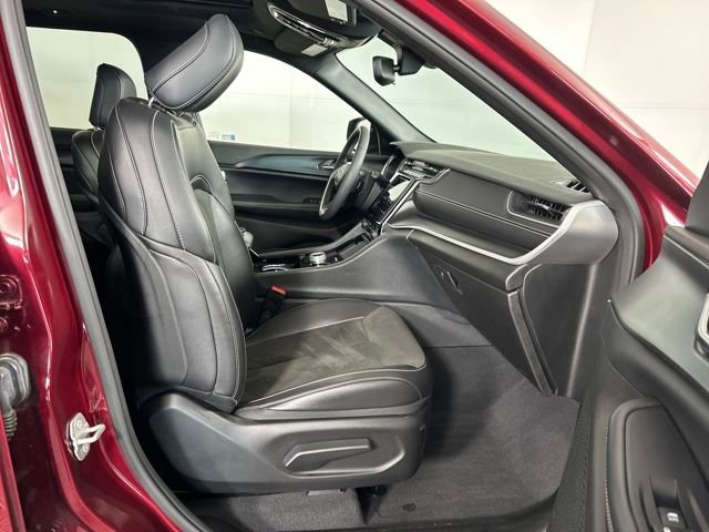 Used 2023 Jeep Grand Cherokee Altitude image 29