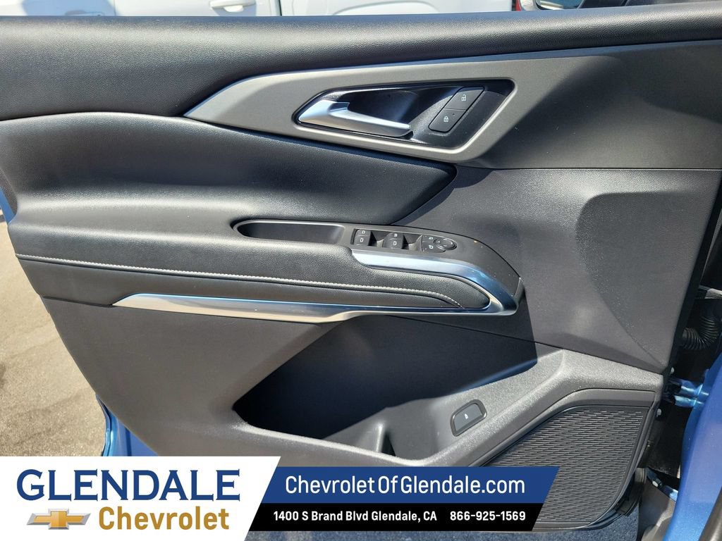 Certified 2025 Chevrolet Traverse LT FWD image 37