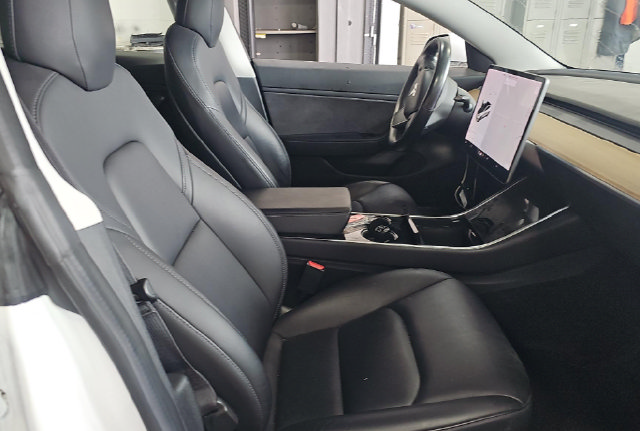 Used 2018 Tesla Model 3 Long Range RWD image 7