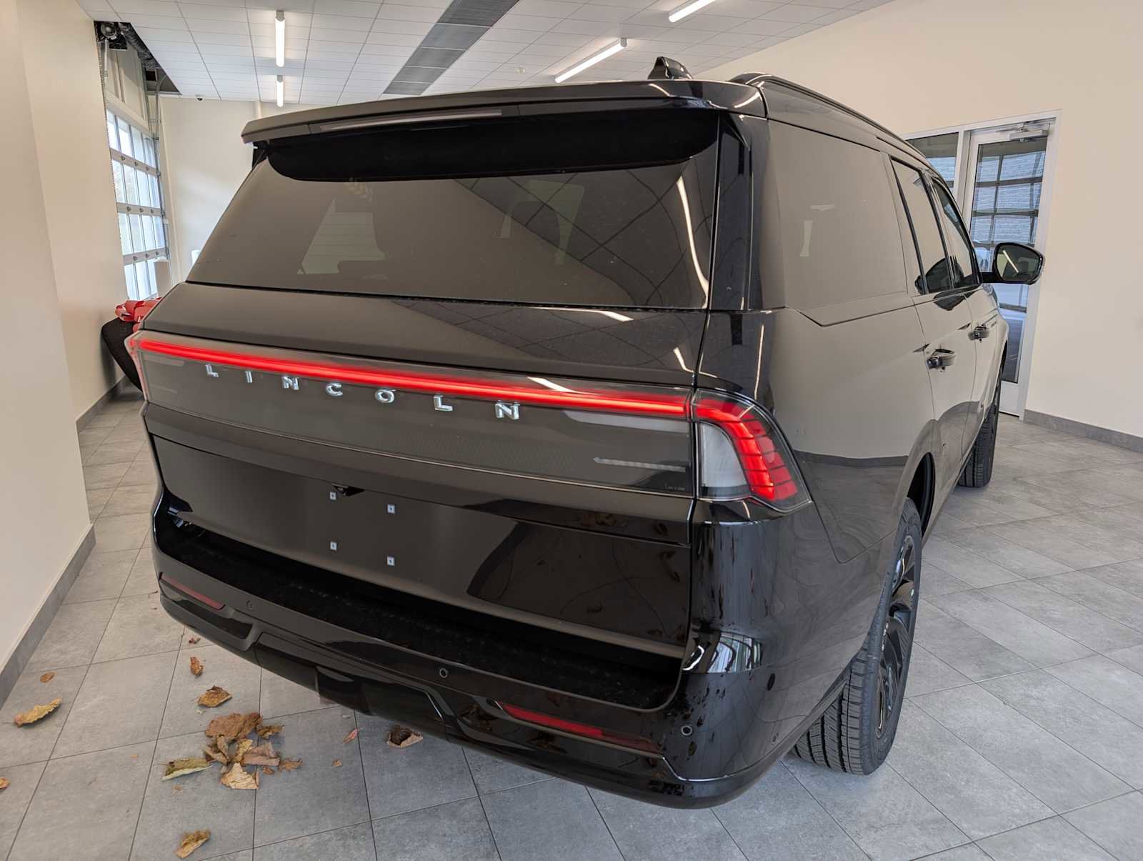 New 2025 Lincoln Navigator Reserve w/ Jet Appearance Package image 7