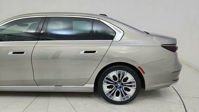 Used 2023 BMW i7 xDrive60 image 9