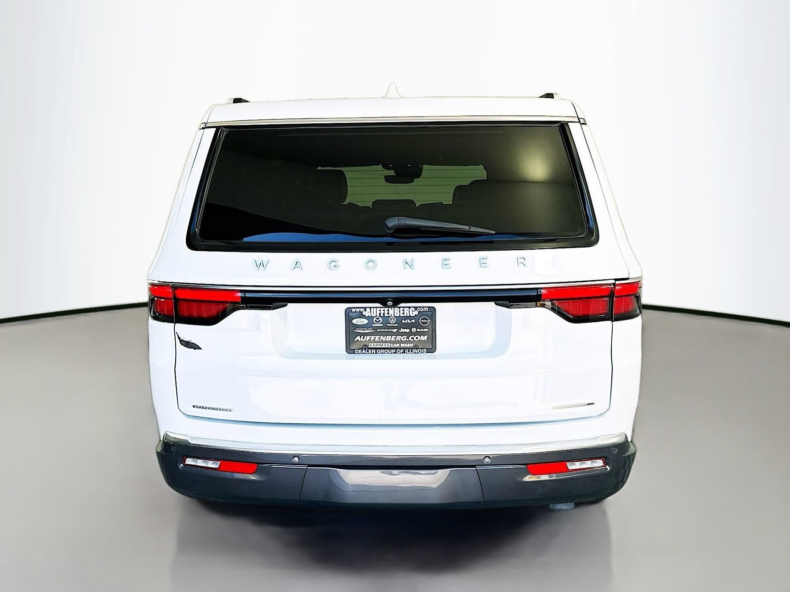Used 2022 Jeep Wagoneer Series III w/ Premium Group I AWD/4WD image 6