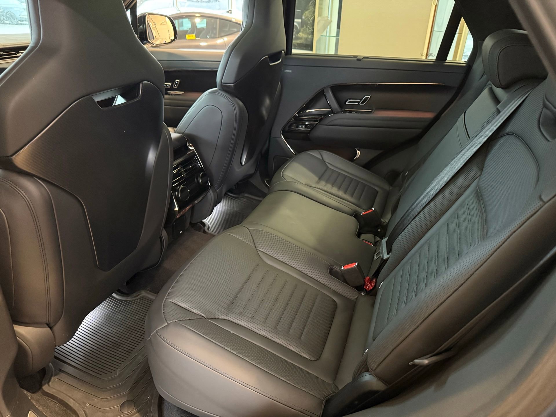 Used 2025 Land Rover Range Rover Sport SV Edition Two image 24