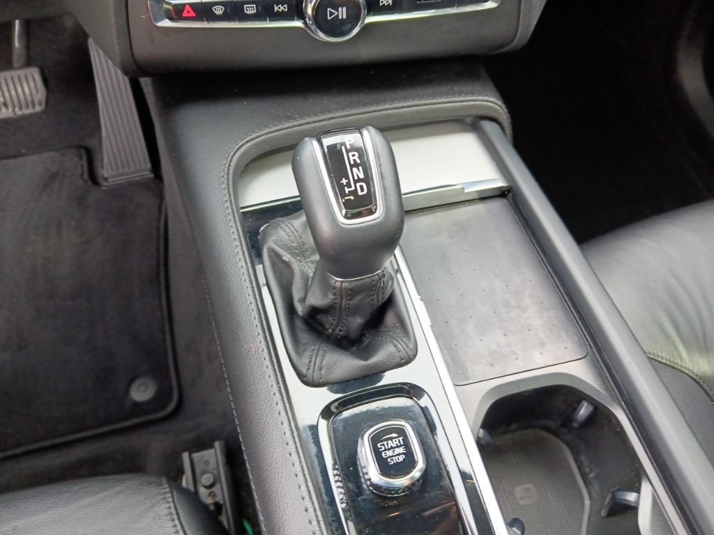 Used 2022 Volvo XC90 T5 Momentum AWD/4WD image 18
