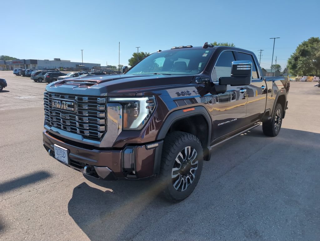 Used 2024 GMC Sierra 2500 Denali Ultimate AWD/4WD image 4