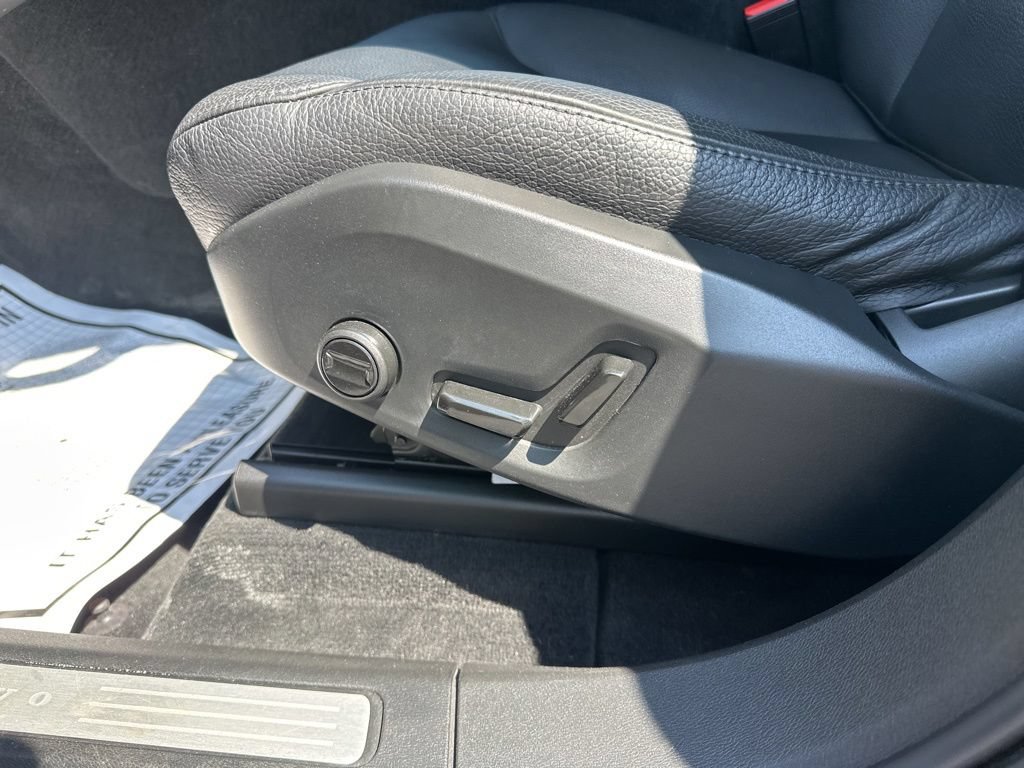 Used 2023 Volvo XC60 B5 Plus w/ Climate Package AWD/4WD image 13