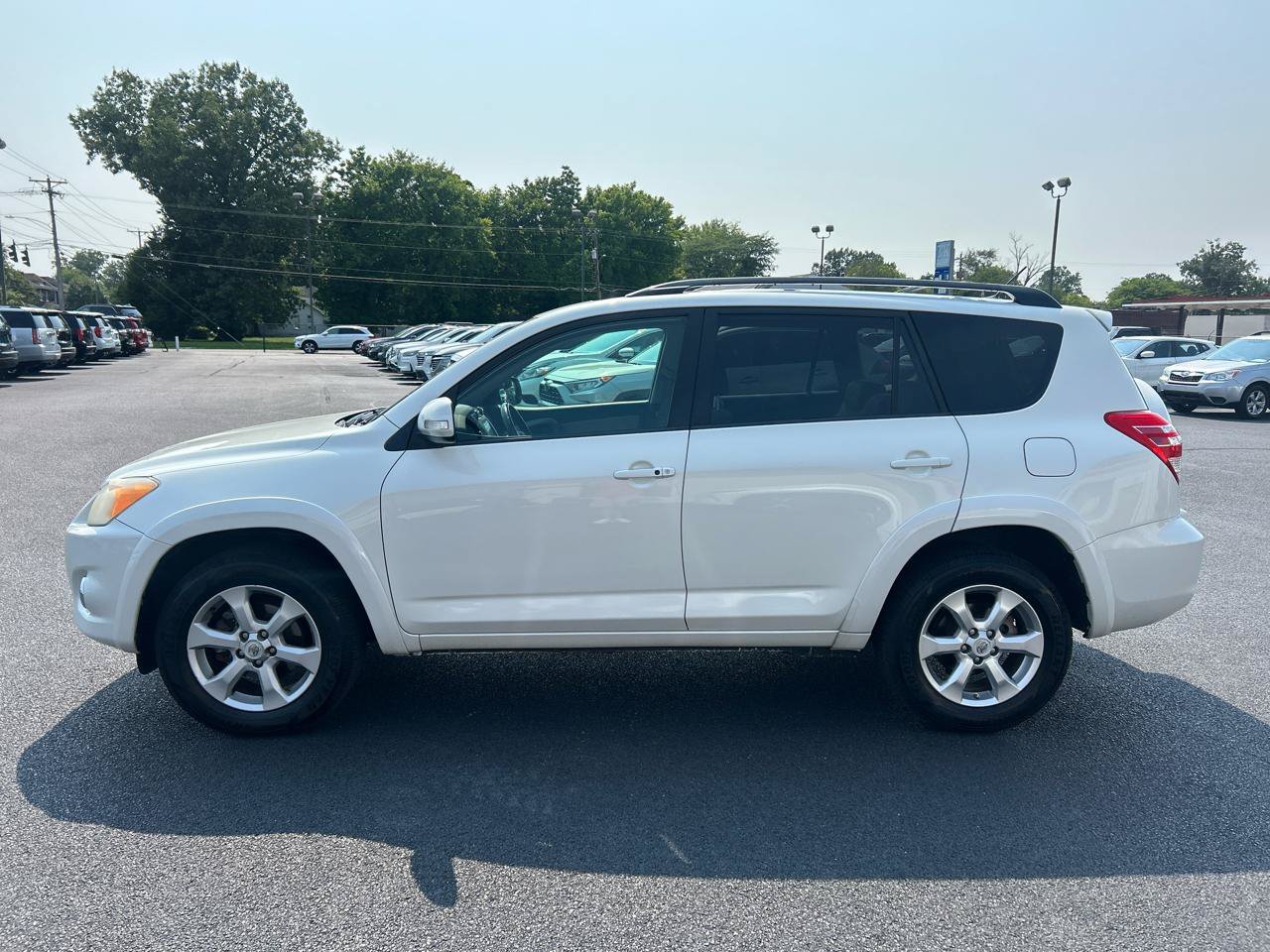 Used 2011 Toyota RAV4 Limited AWD/4WD image 8