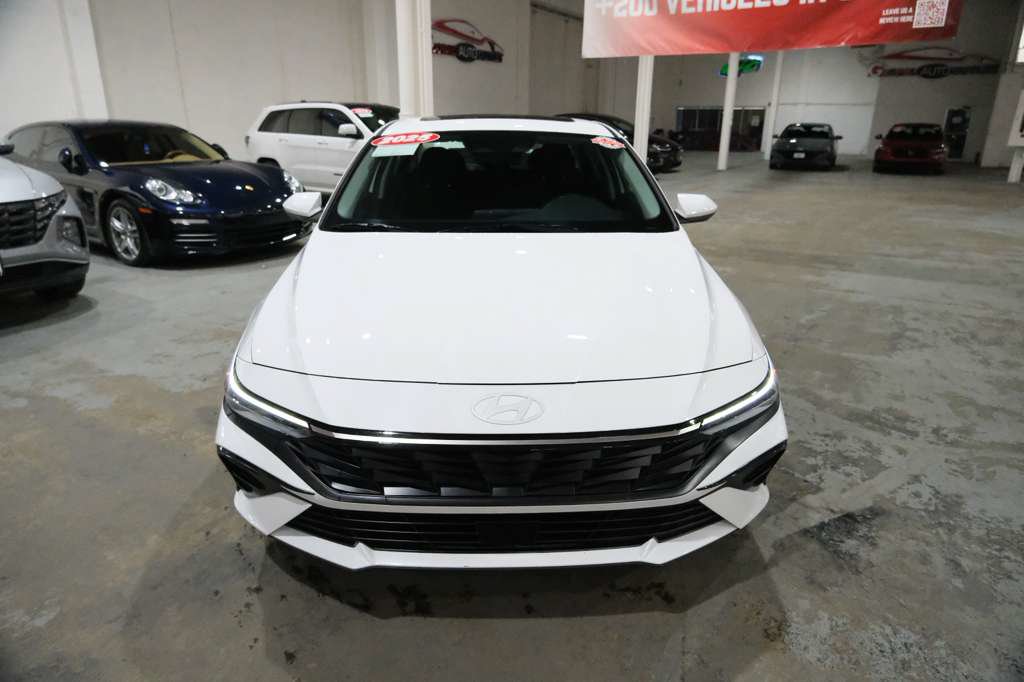 Used 2025 Hyundai Elantra SEL FWD image 3