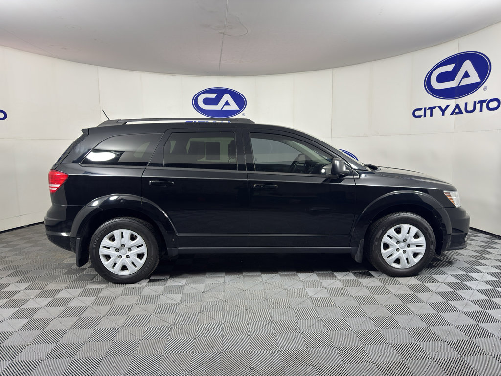 Used 2018 Dodge Journey SE image 2