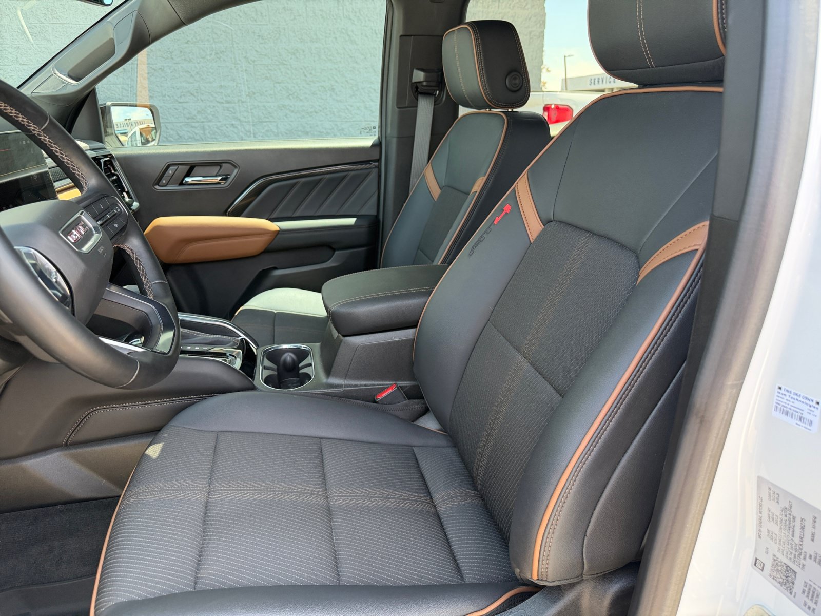 Used 2024 GMC Canyon AT4 w/ Technology Package AWD/4WD image 15