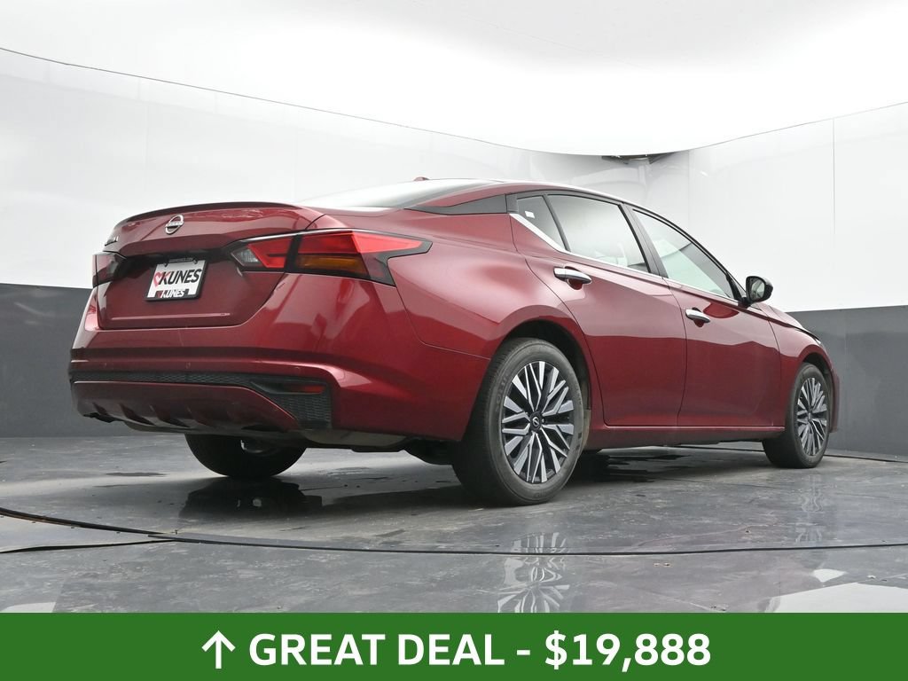 Used 2025 Nissan Altima 2.5 SV FWD image 45