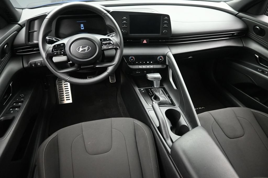 Used 2025 Hyundai Elantra Sport FWD image 14