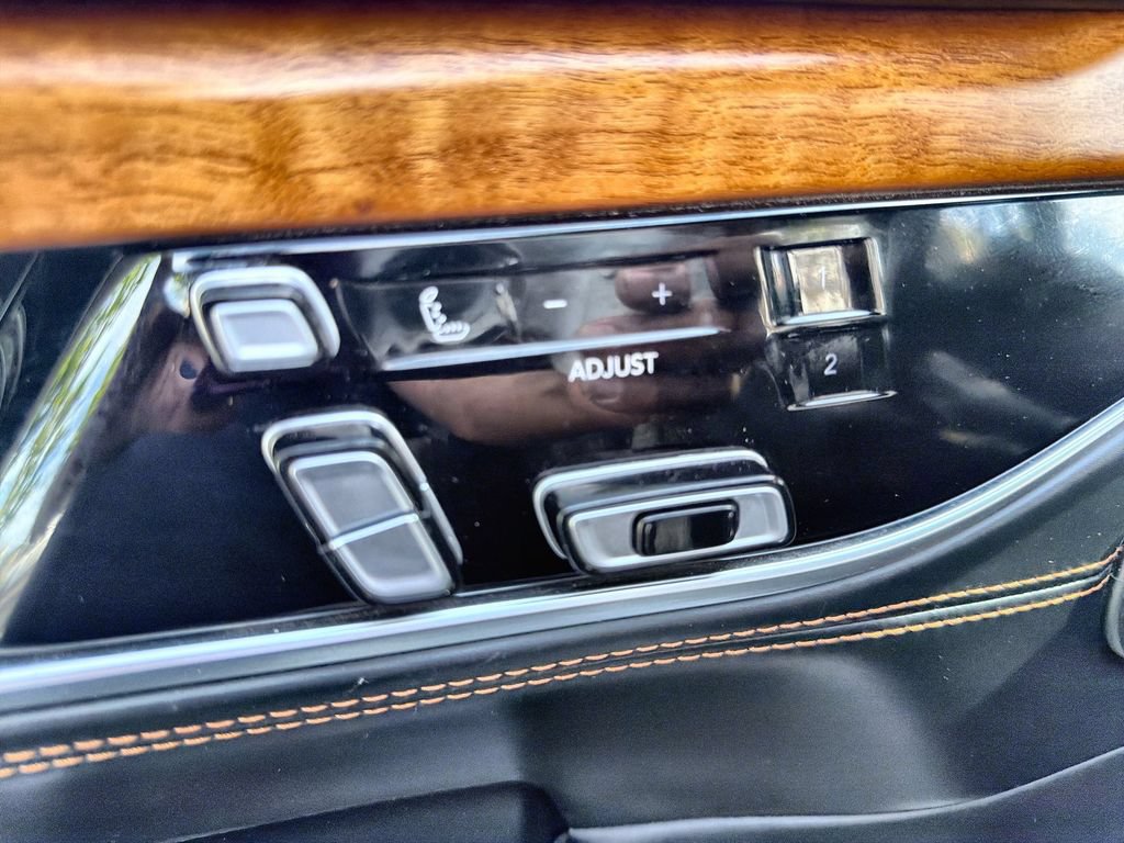 Used 2022 Jeep Grand Wagoneer Series III w/ Rear Seat Video Group 1 AWD/4WD image 14