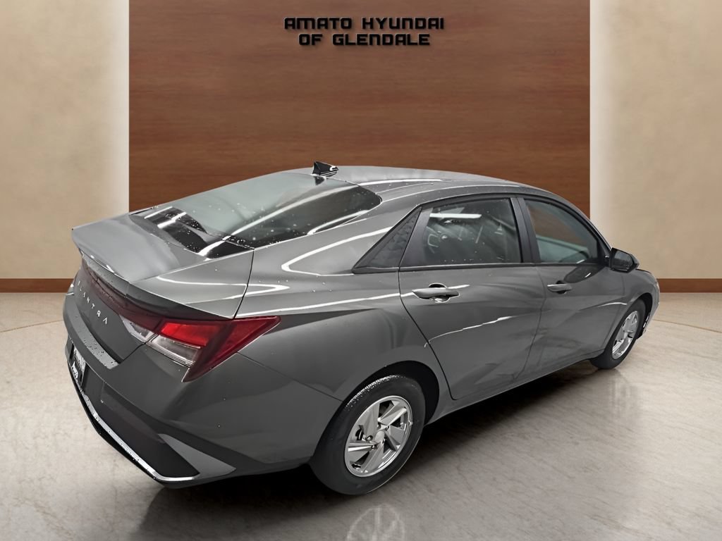 New 2026 Hyundai Elantra SE FWD image 7