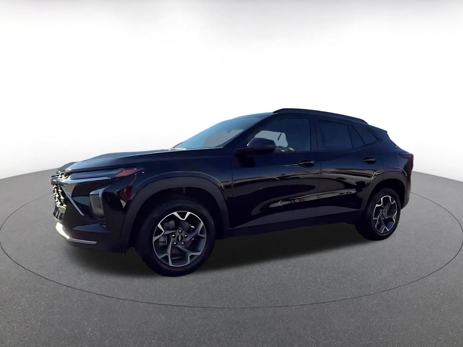 Used 2025 Chevrolet Trax LT w/ LT Convenience Package image 8