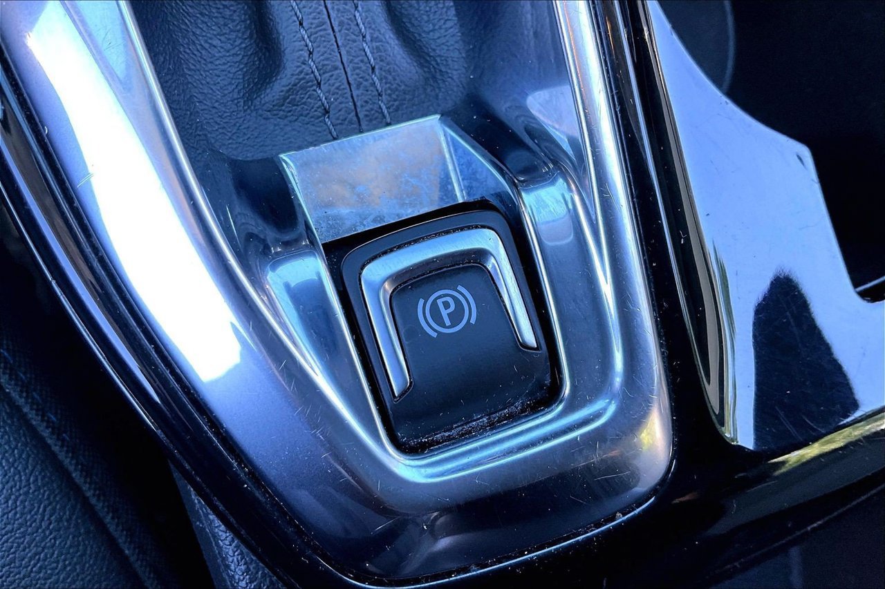 Used 2025 Chevrolet Trax LT FWD image 26