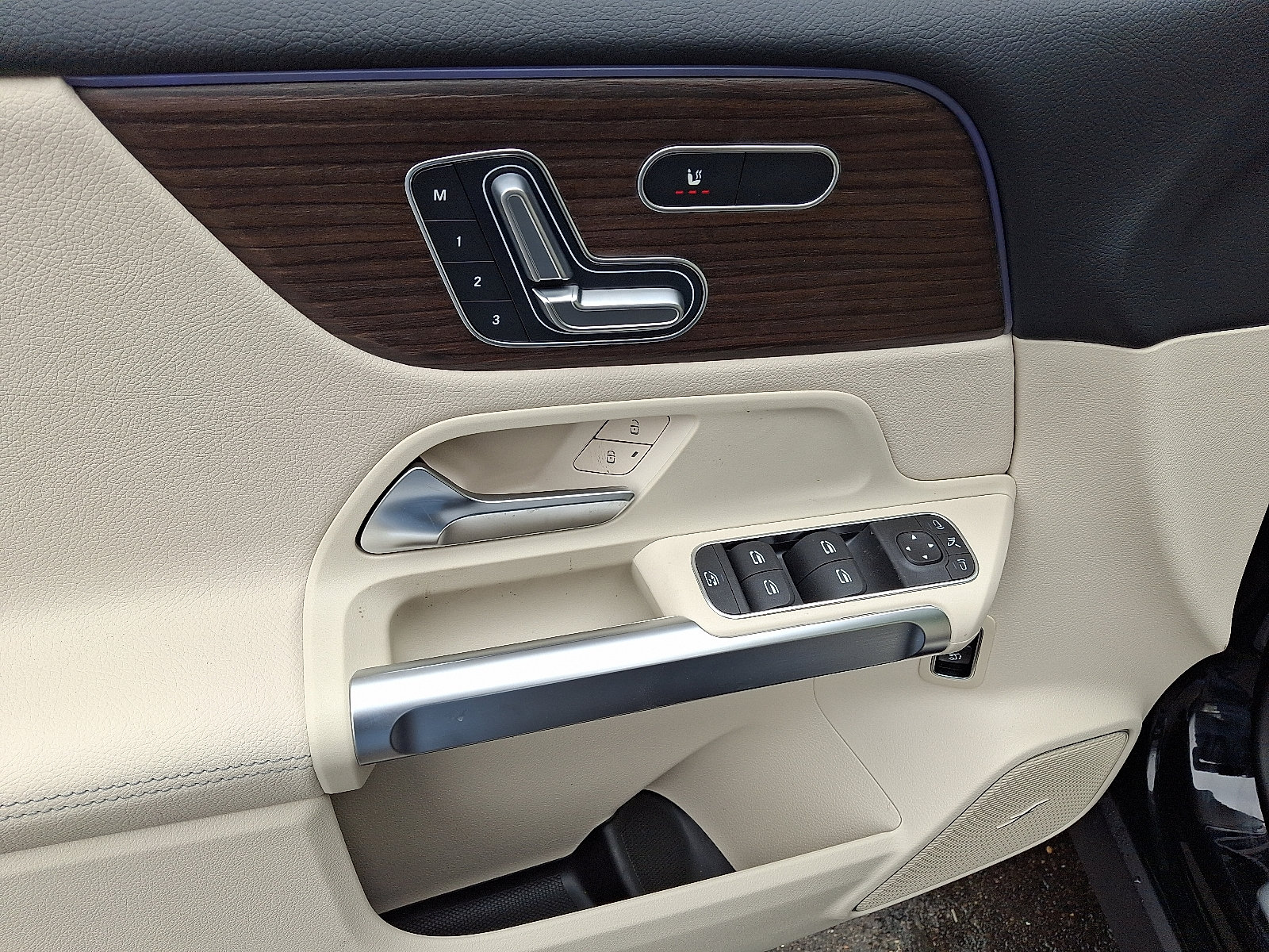 New 2026 Mercedes-Benz GLB 250 4MATIC image 10