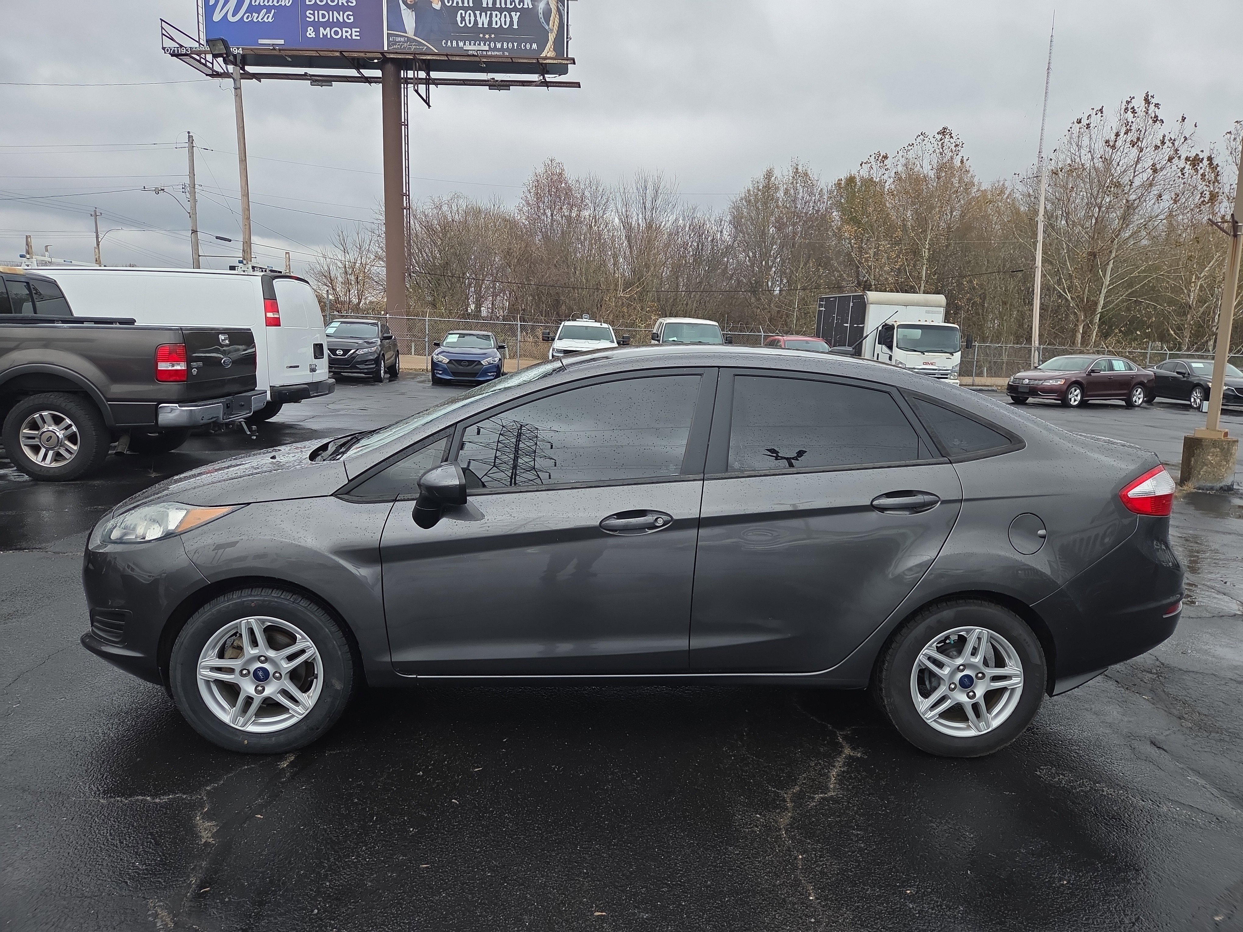 Used 2017 Ford Fiesta SE image 2