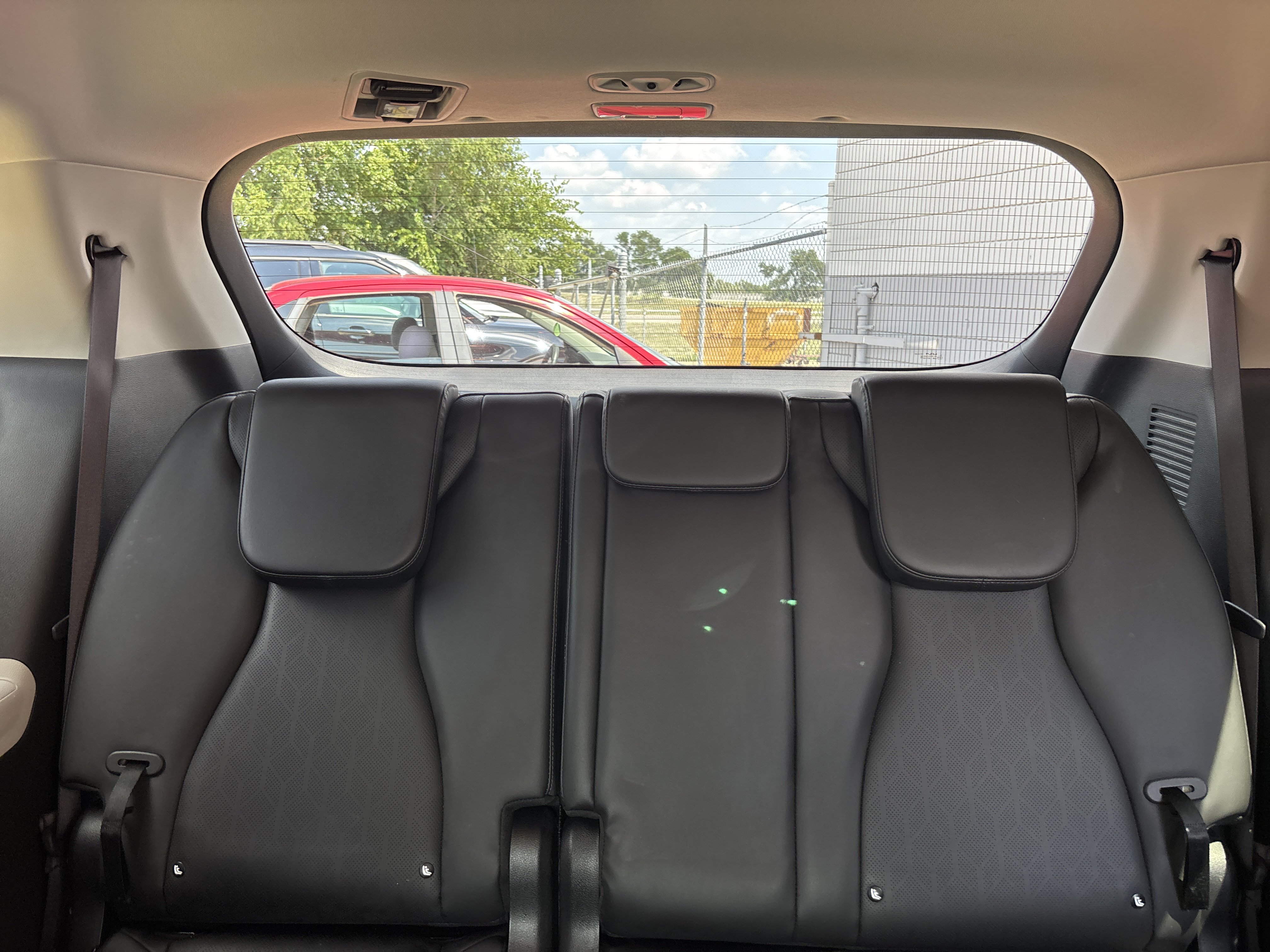 Used 2024 Kia Carnival EX FWD image 21