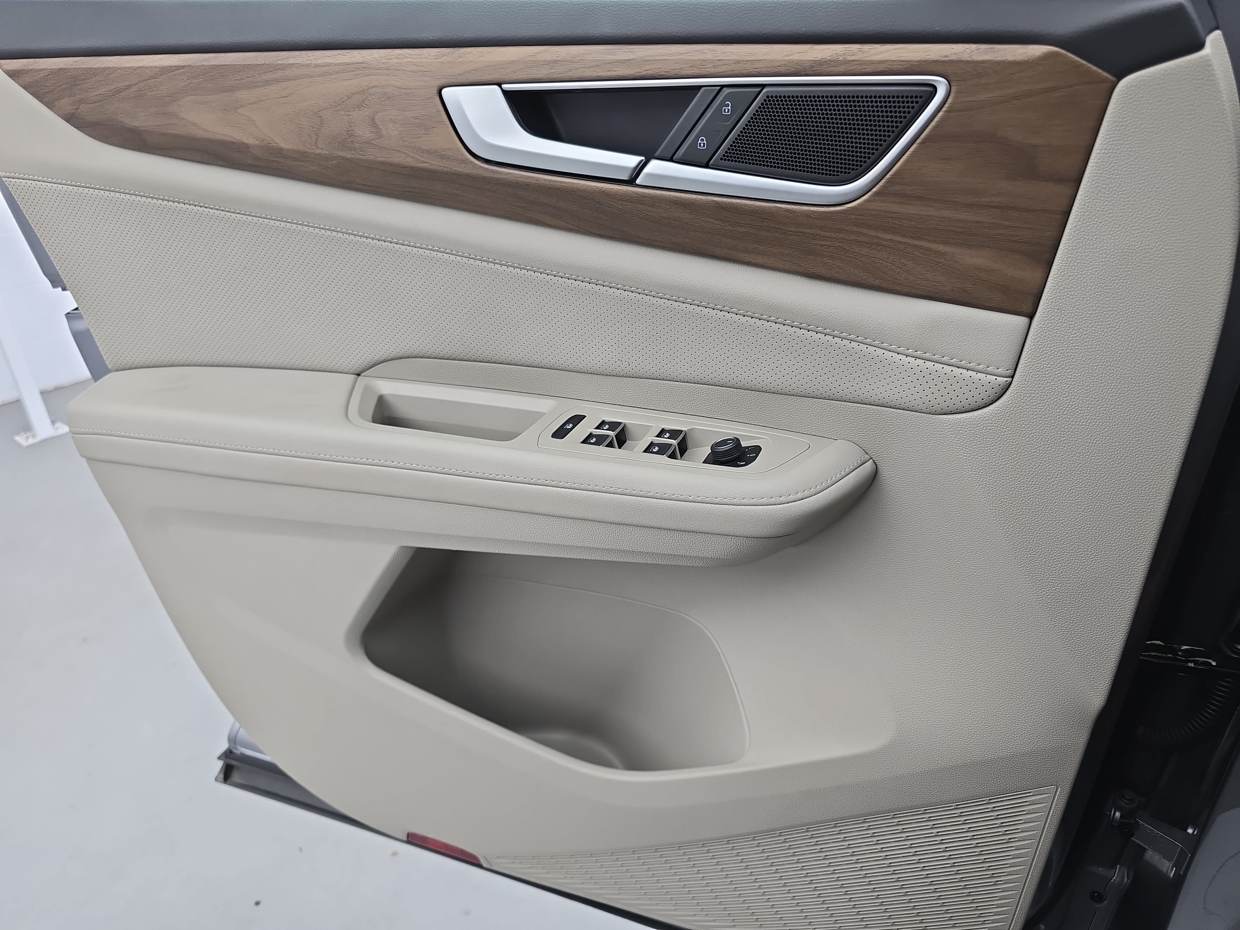 Certified 2026 Volkswagen Atlas SE FWD image 27