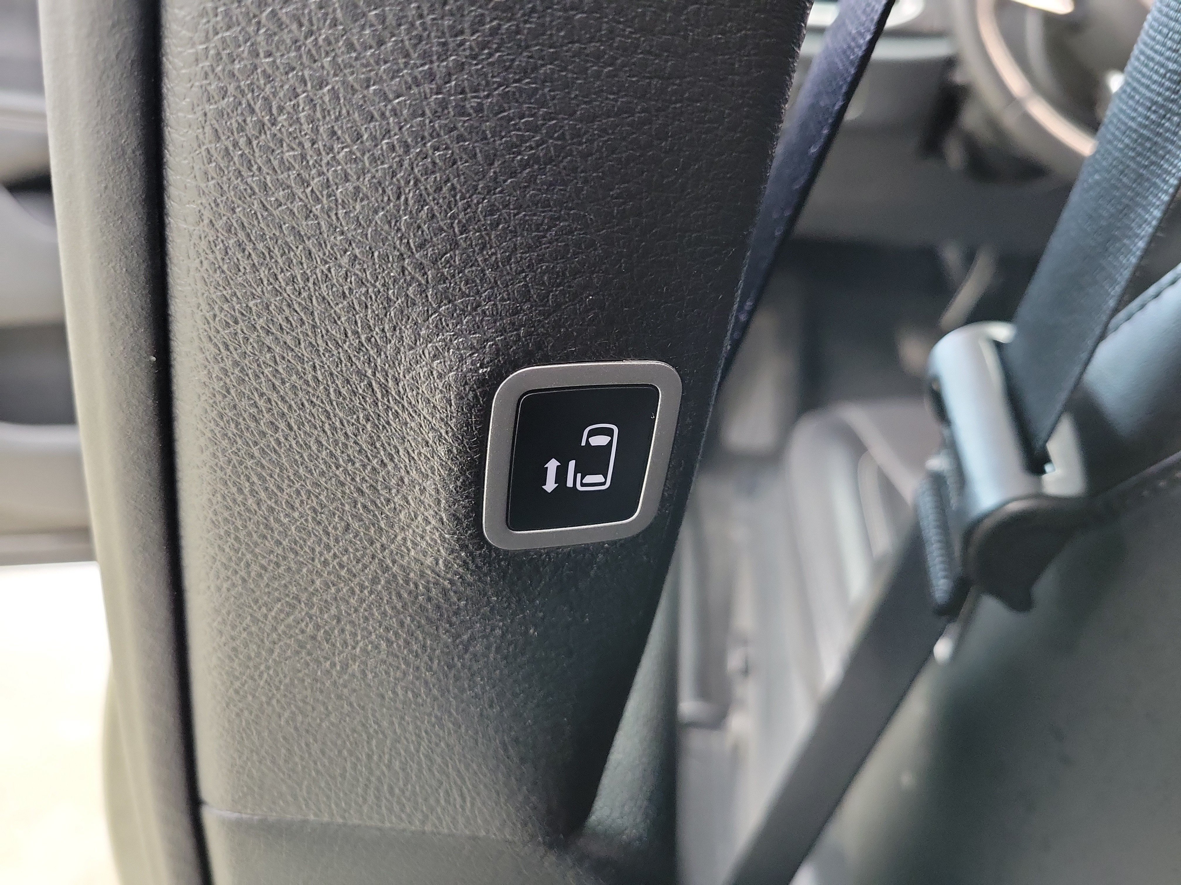 Used 2025 Chrysler Pacifica Select FWD image 19