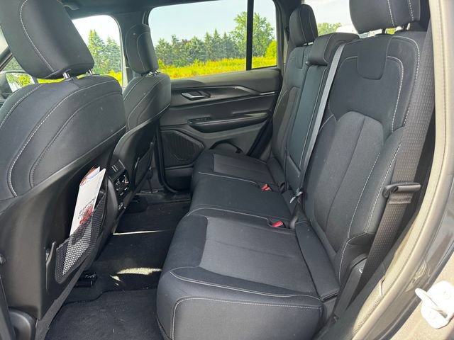 Certified 2024 Jeep Grand Cherokee Laredo w/ Luxury Tech Group I AWD/4WD image 20