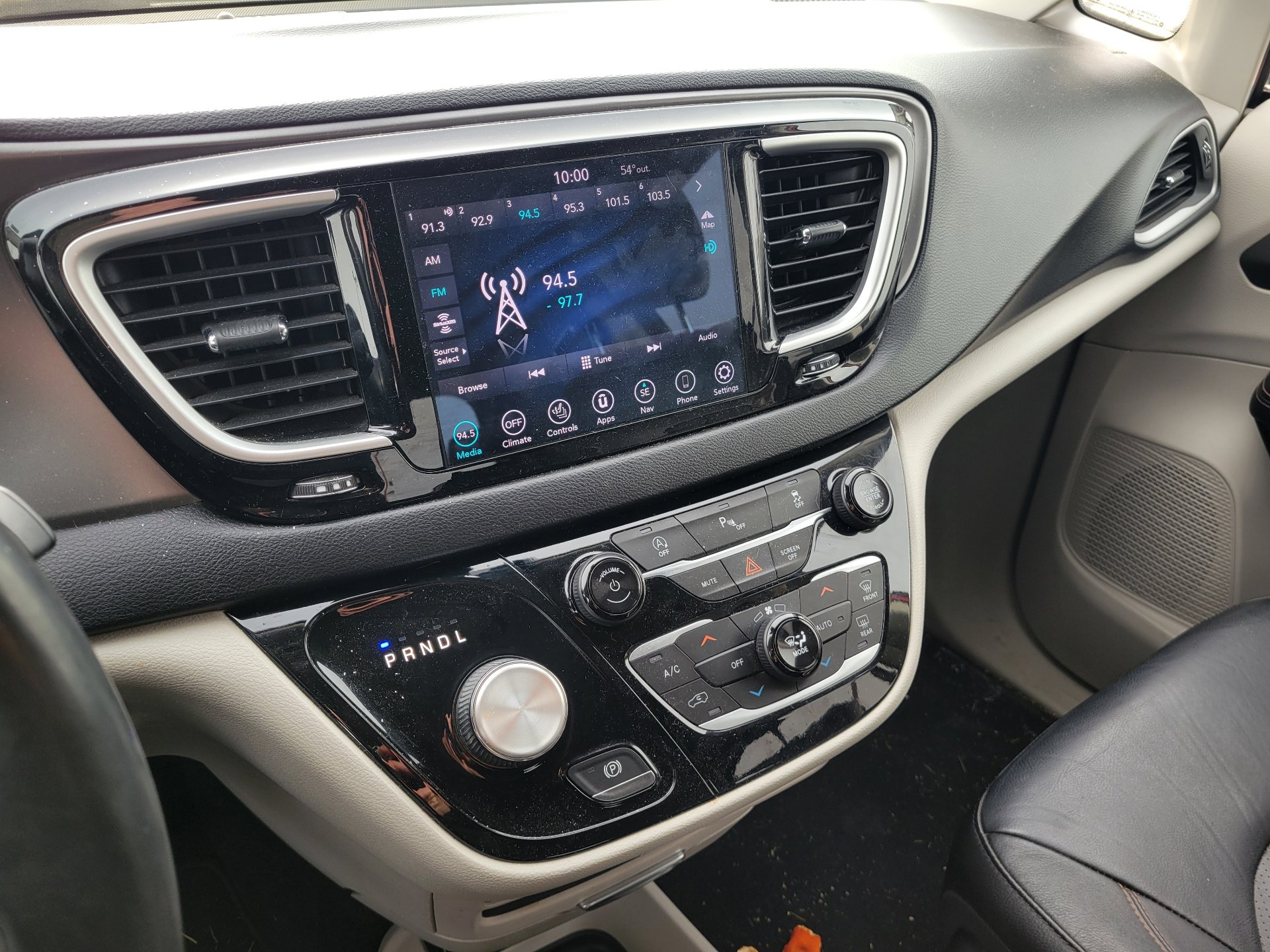 Used 2020 Chrysler Pacifica Touring-L FWD image 28