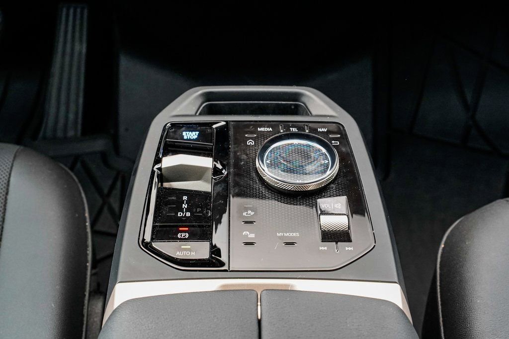 Used 2025 BMW iX xDrive50 image 14