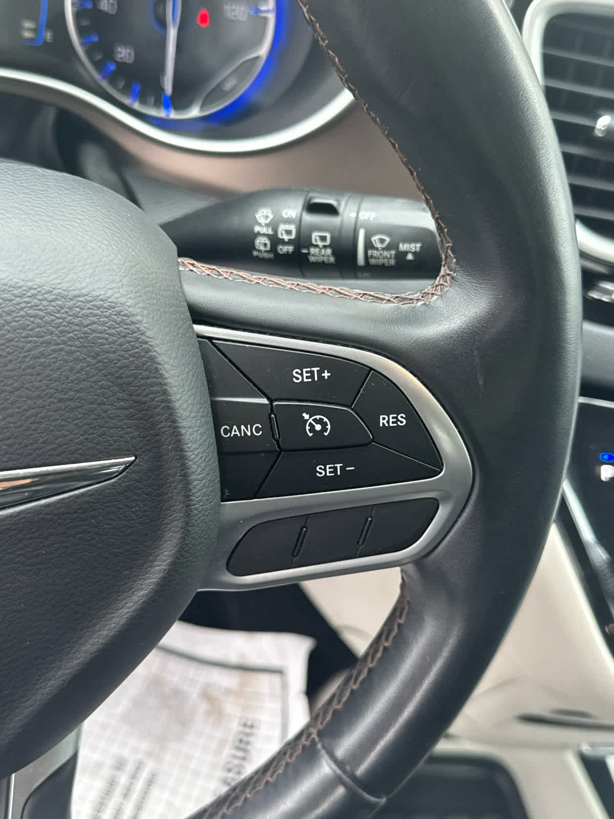 Used 2017 Chrysler Pacifica Touring-L image 25