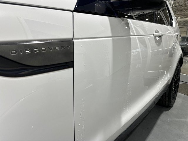Used 2019 Land Rover Discovery SE AWD/4WD image 18