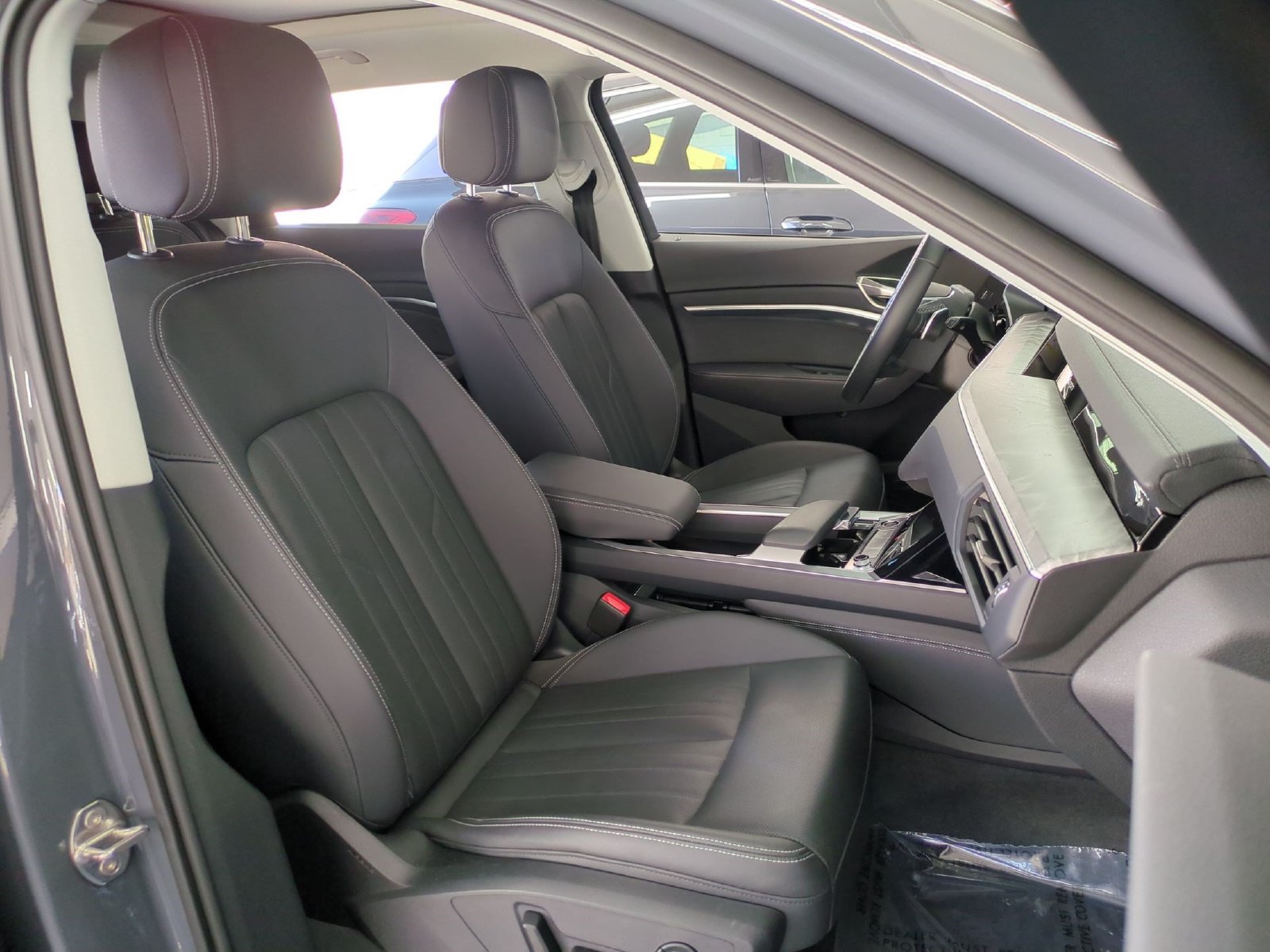 Used 2024 Audi Q8 e-tron Premium Plus w/ Premium Plus Package AWD/4WD image 27