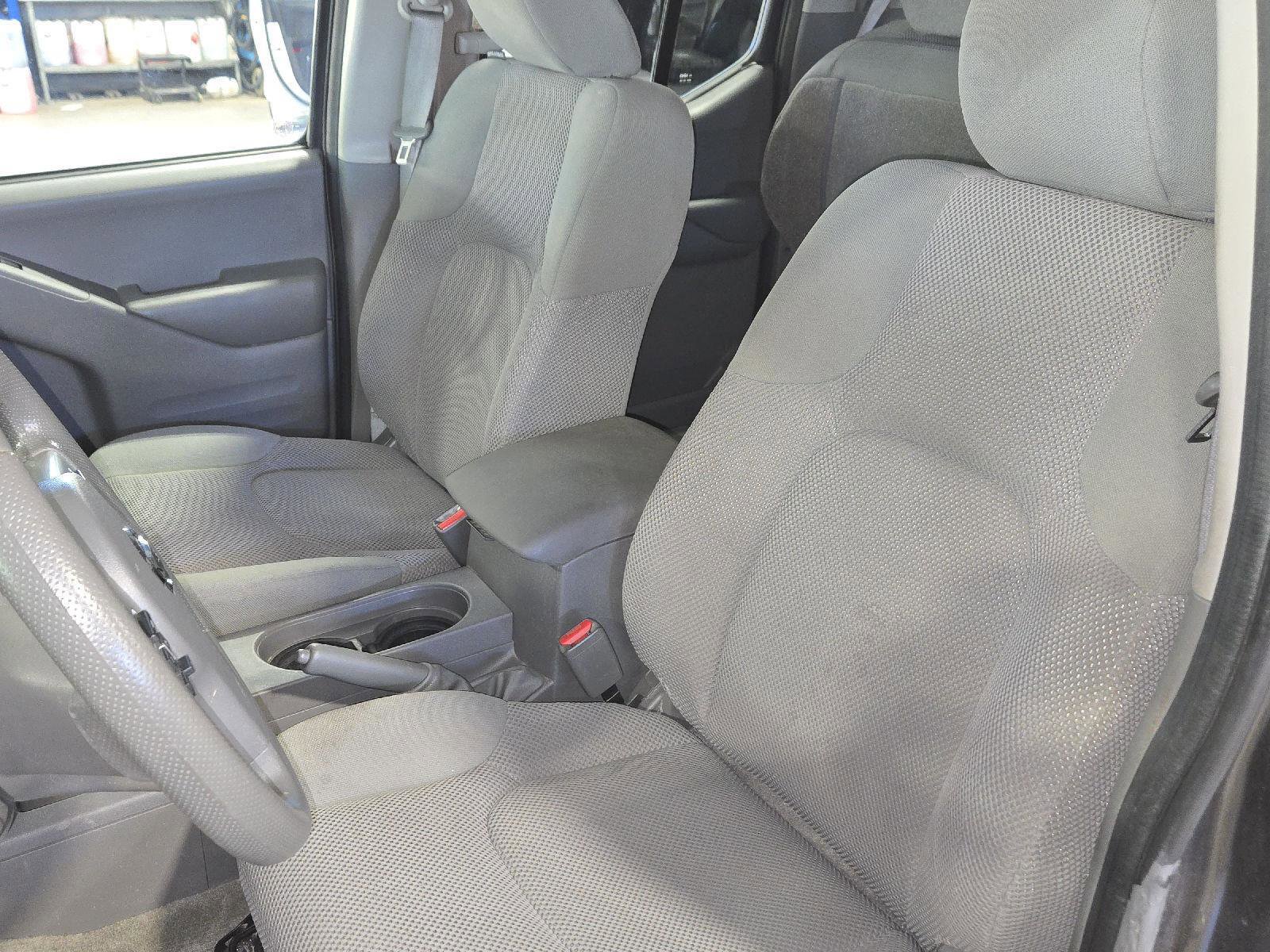 Used 2018 Nissan Frontier SV AWD/4WD image 18