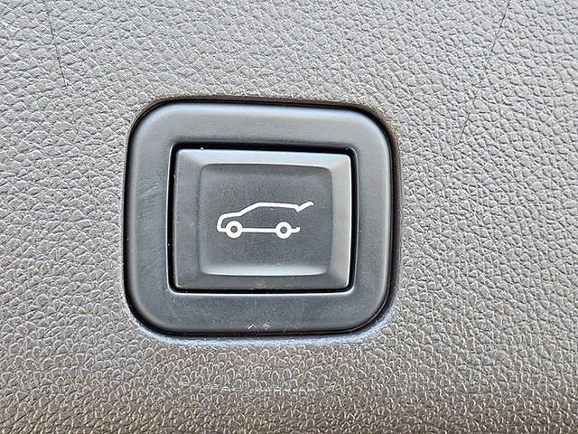 Used 2021 GMC Yukon Denali w/ Denali Premium Package image 29